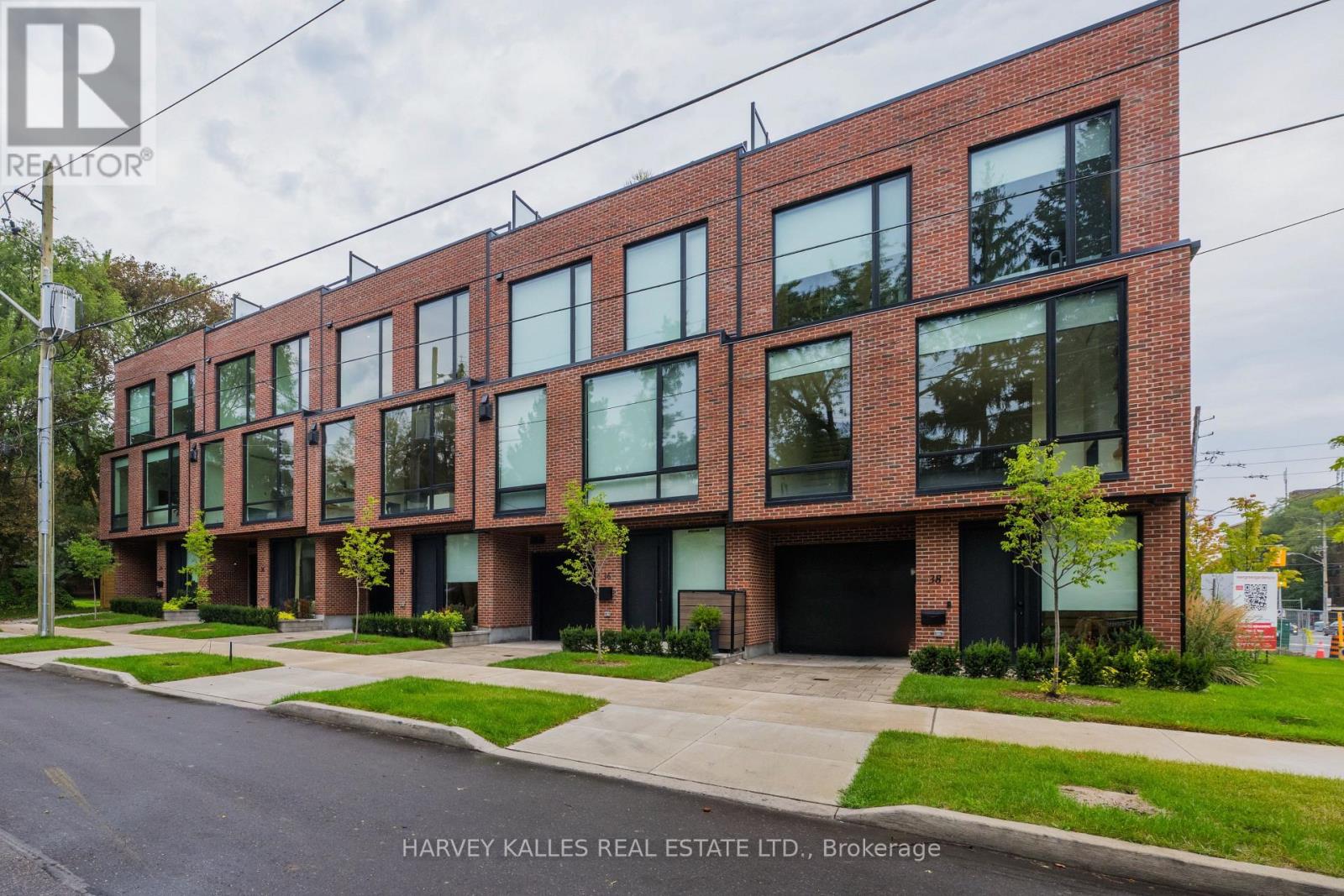 32 EVERGREEN GARDENS, Toronto, Ontario
