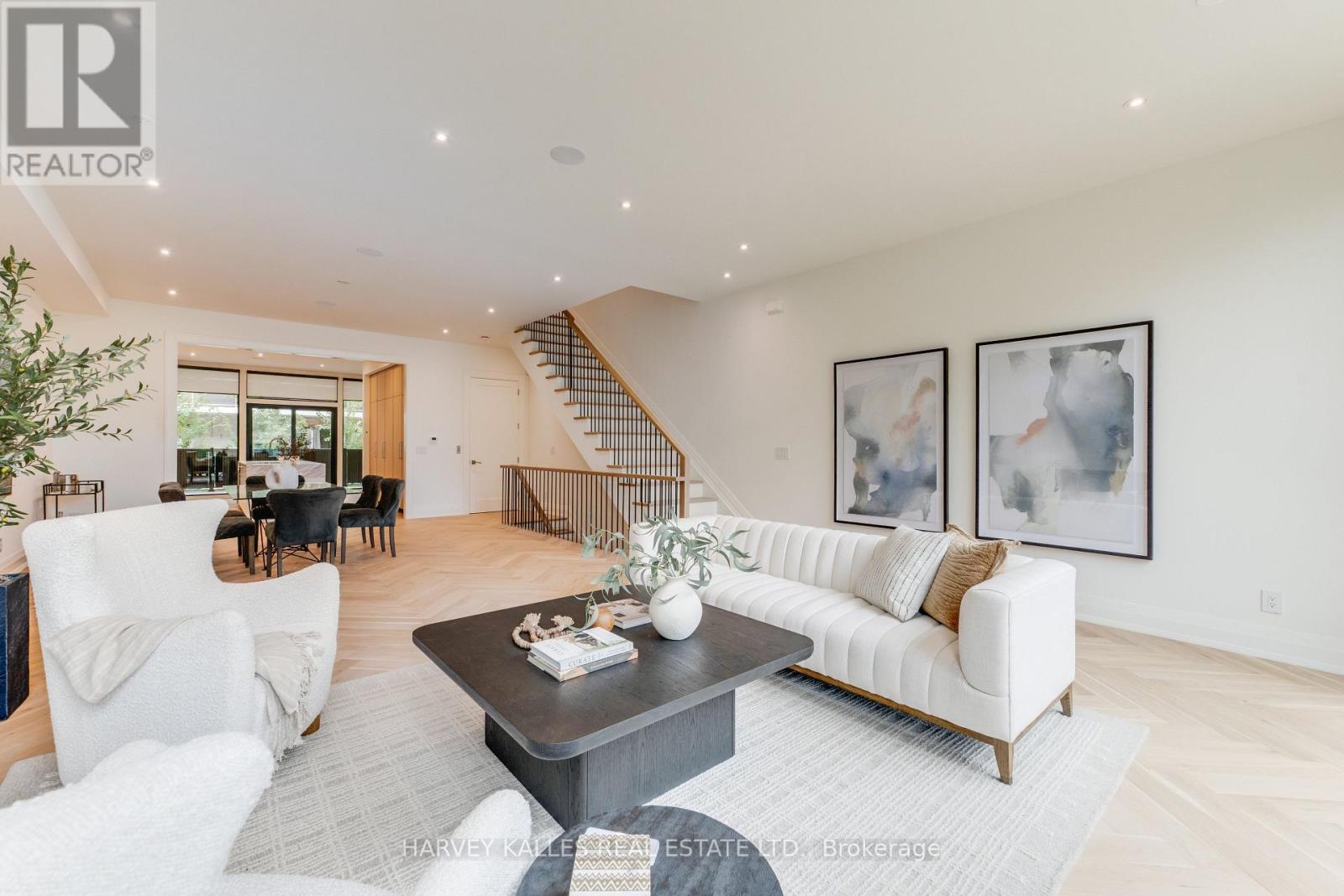 32 Evergreen Gardens, Toronto, Ontario M4G 1C5 - Photo 10 - C13752418