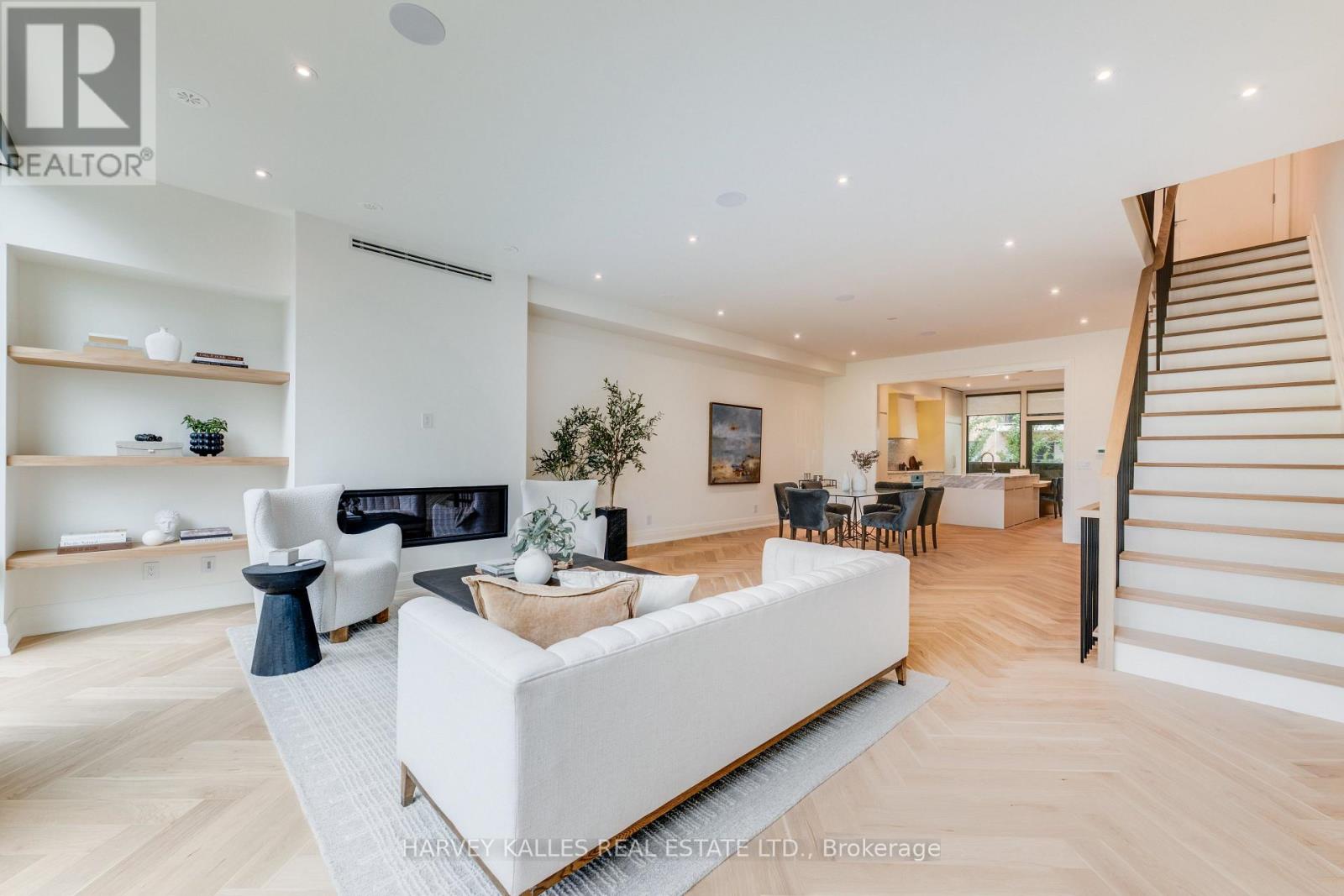 32 Evergreen Gardens, Toronto, Ontario M4G 1C5 - Photo 11 - C13752418