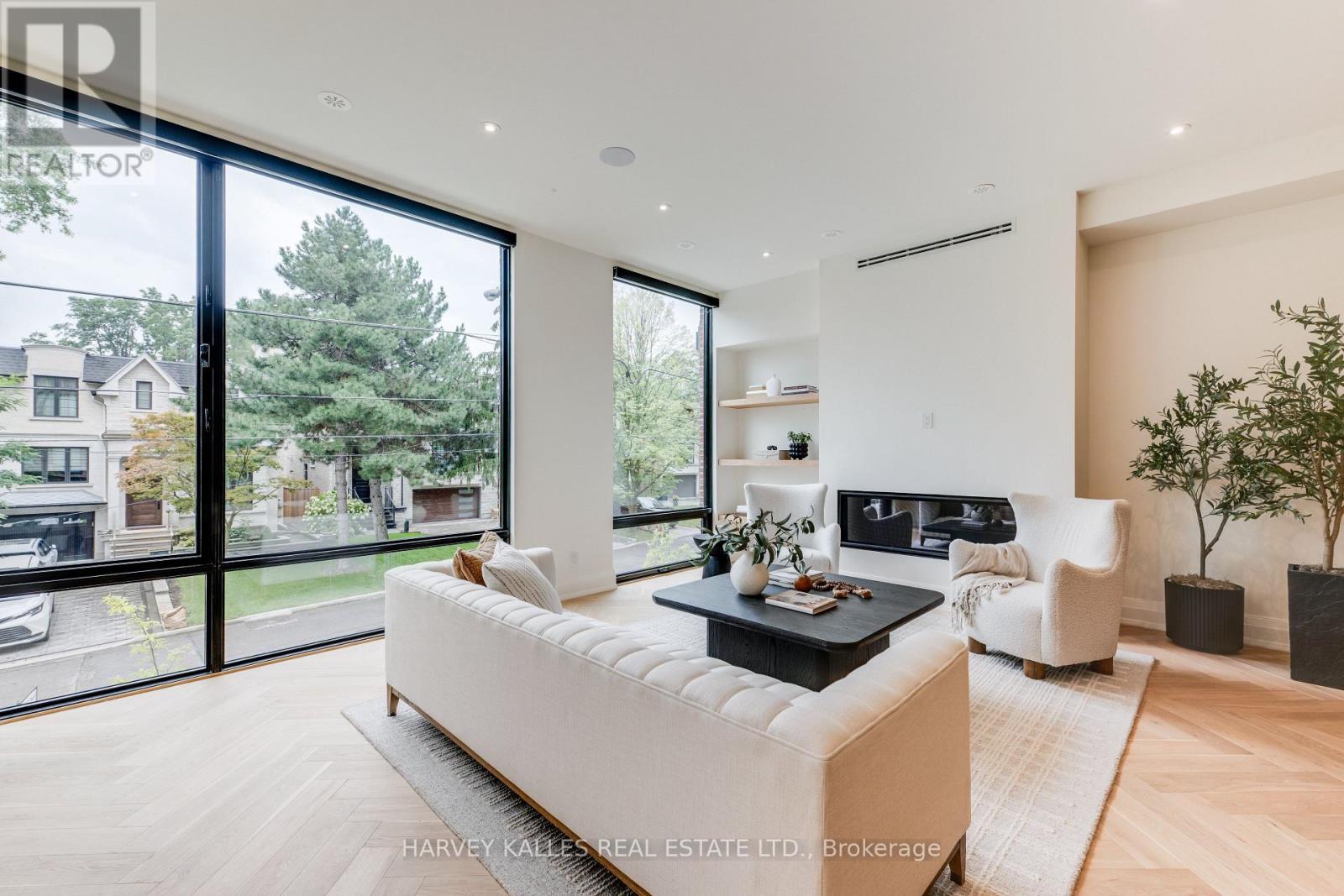 32 Evergreen Gardens, Toronto, Ontario M4G 1C5 - Photo 12 - C13752418