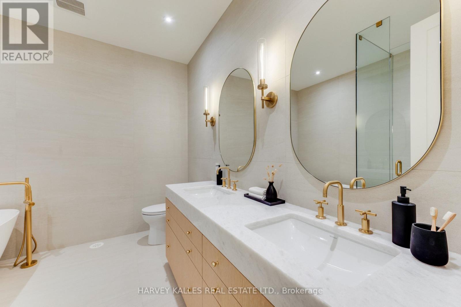 32 Evergreen Gardens, Toronto, Ontario M4G 1C5 - Photo 28 - C13752418