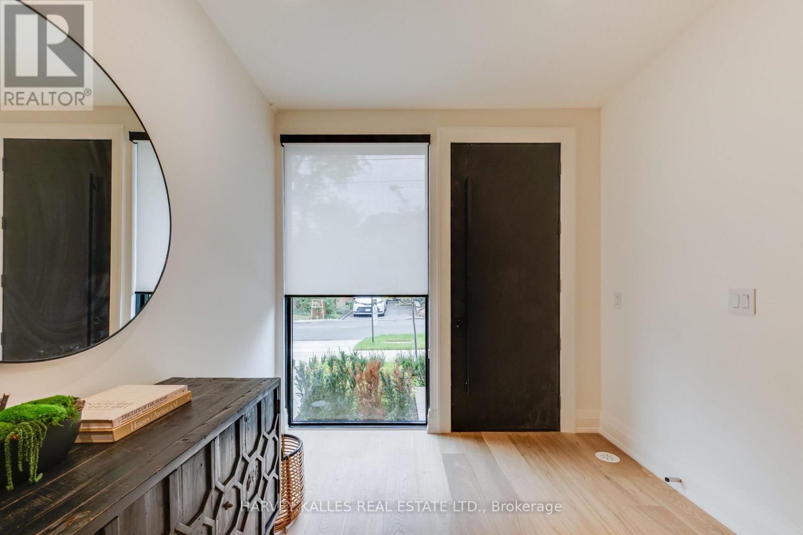 32 Evergreen Gardens, Toronto, Ontario M4G 1C5 - Photo 3 - C13752418