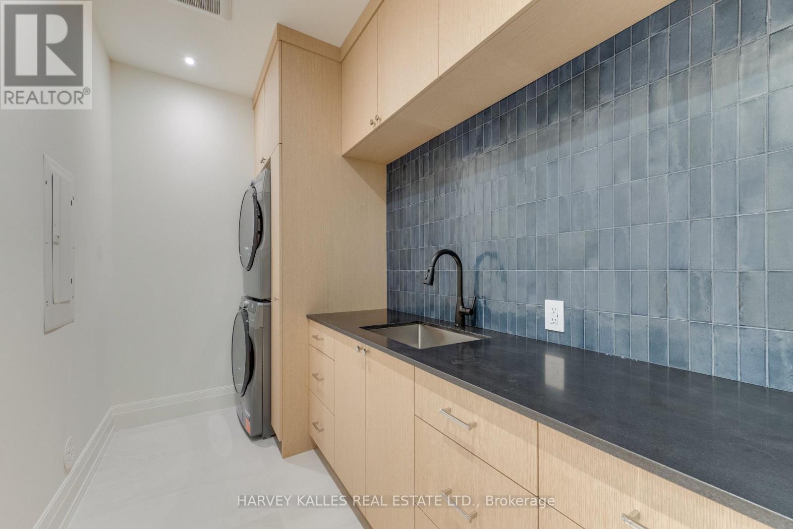 32 Evergreen Gardens, Toronto, Ontario M4G 1C5 - Photo 31 - C13752418