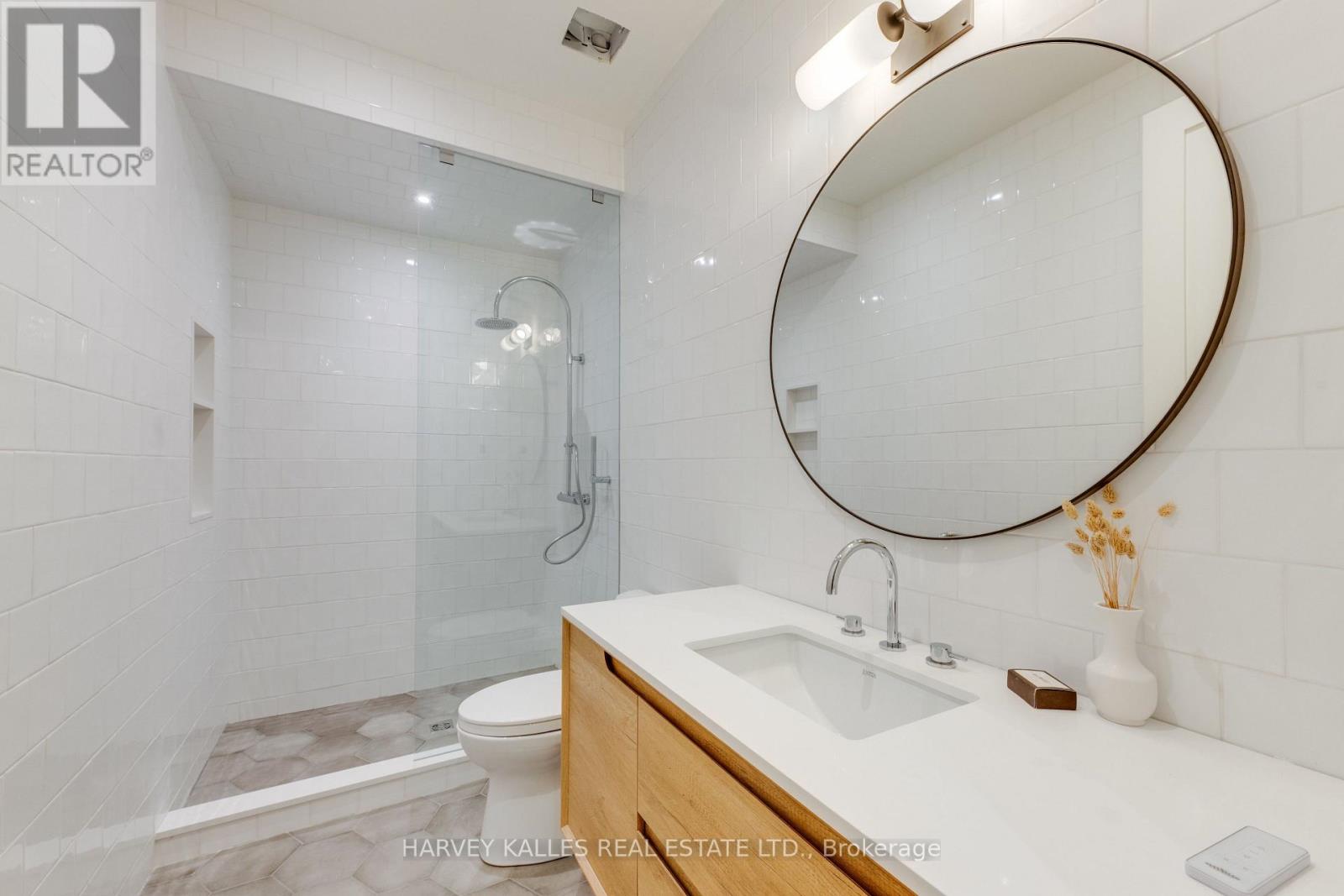 32 Evergreen Gardens, Toronto, Ontario M4G 1C5 - Photo 6 - C13752418