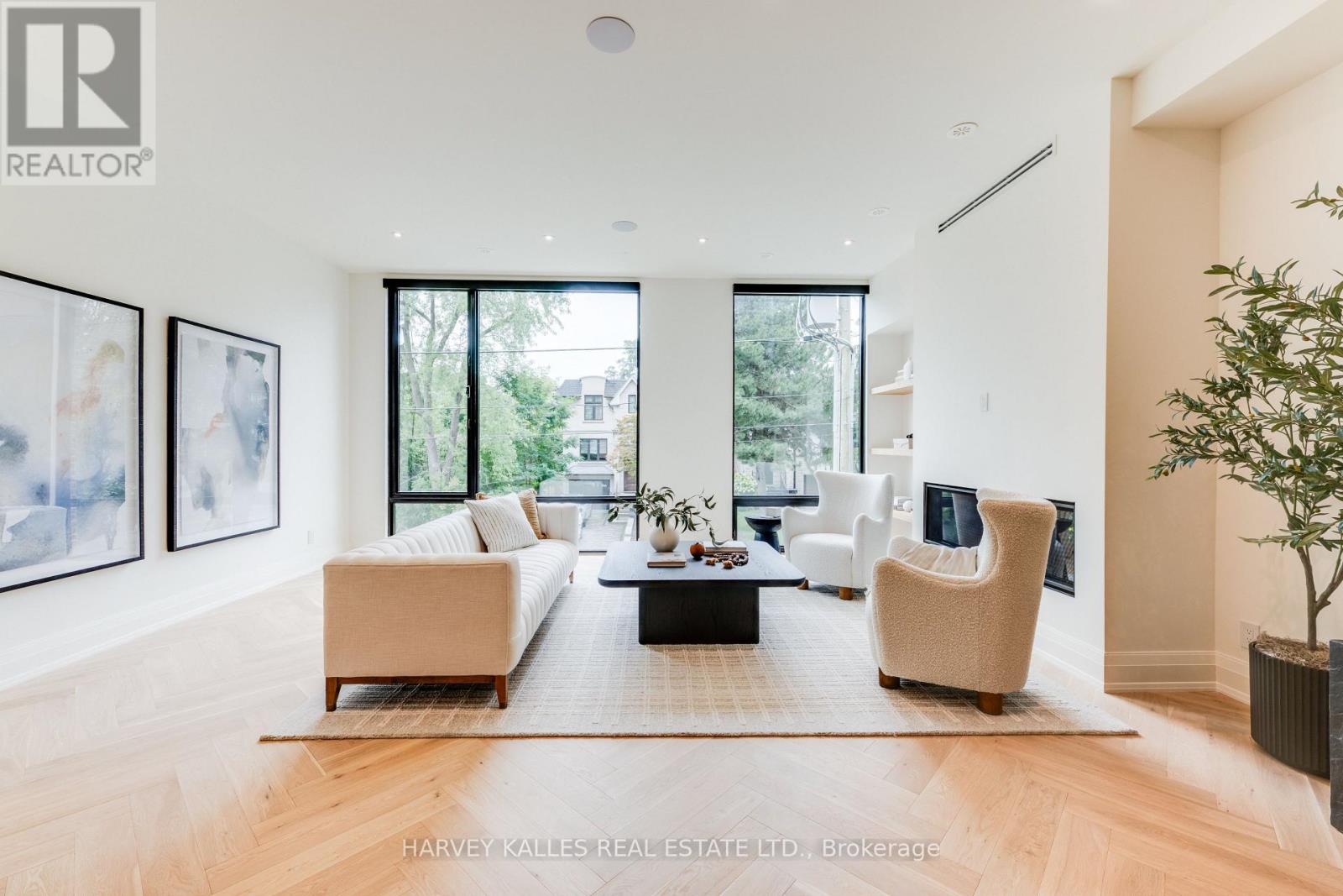 32 Evergreen Gardens, Toronto, Ontario M4G 1C5 - Photo 9 - C13752418