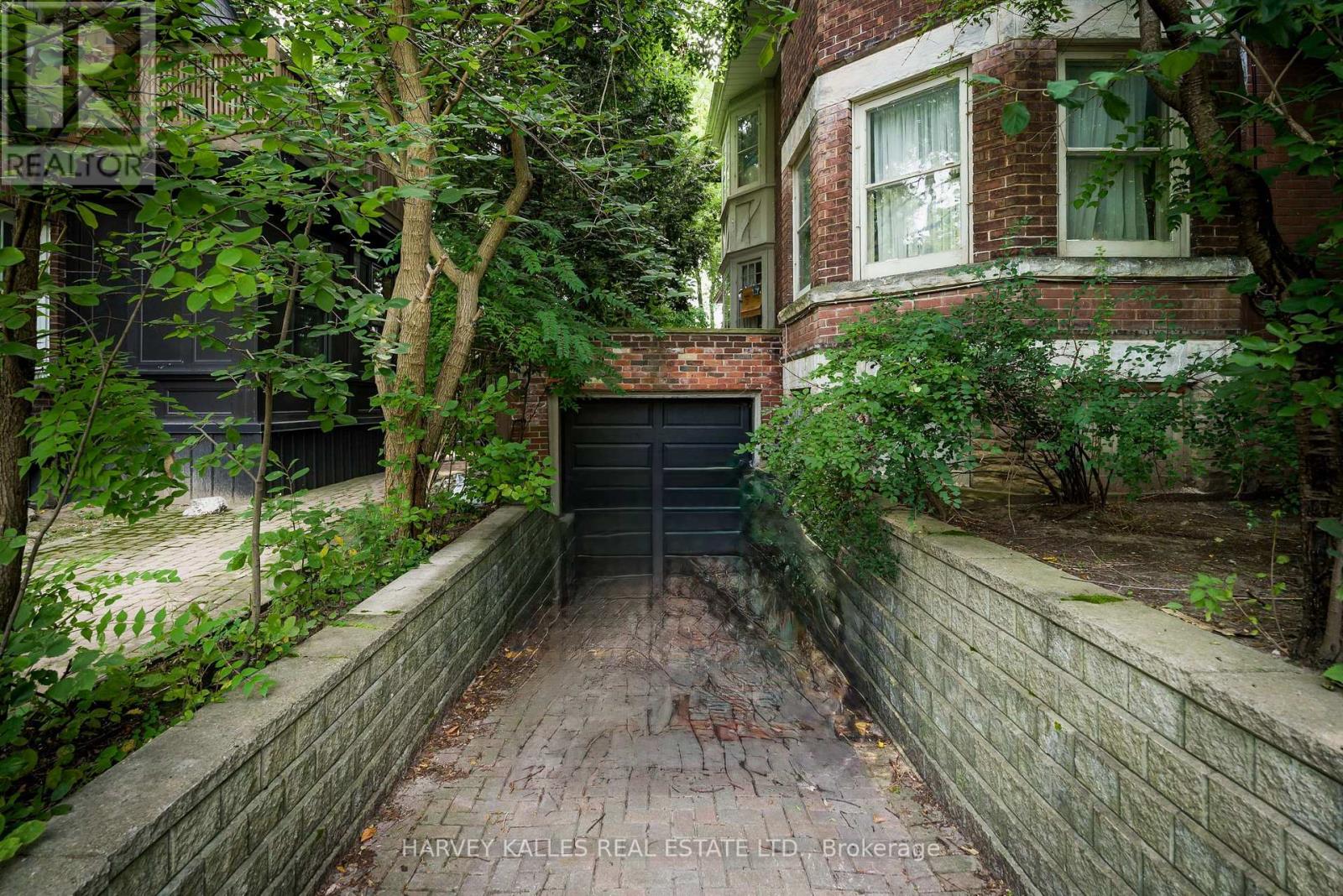 219 Balmoral Avenue, Toronto, Ontario  M4V 1K1 - Photo 4 - C13752540