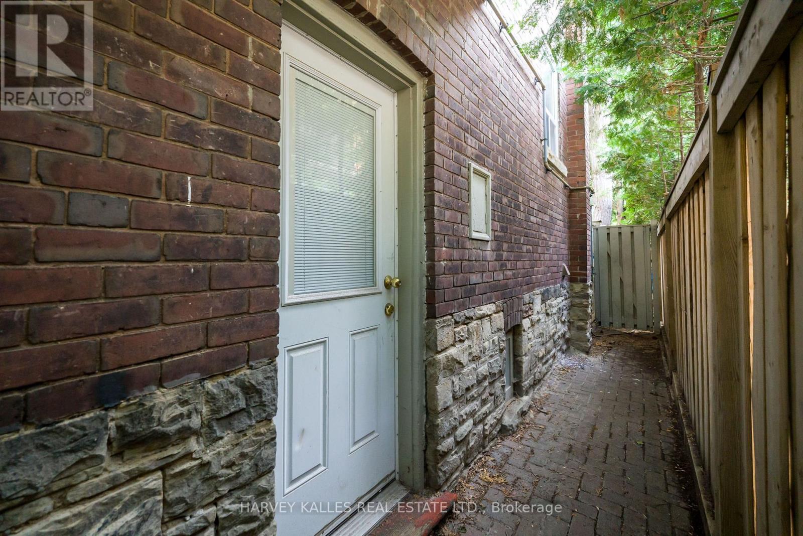 219 Balmoral Avenue, Toronto, Ontario  M4V 1K1 - Photo 7 - C13752540
