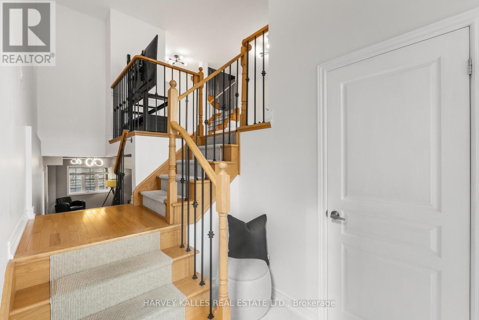57 Elderbrook Crescent, Vaughan, Ontario  L4K 5M5 - Photo 4 - N13754420