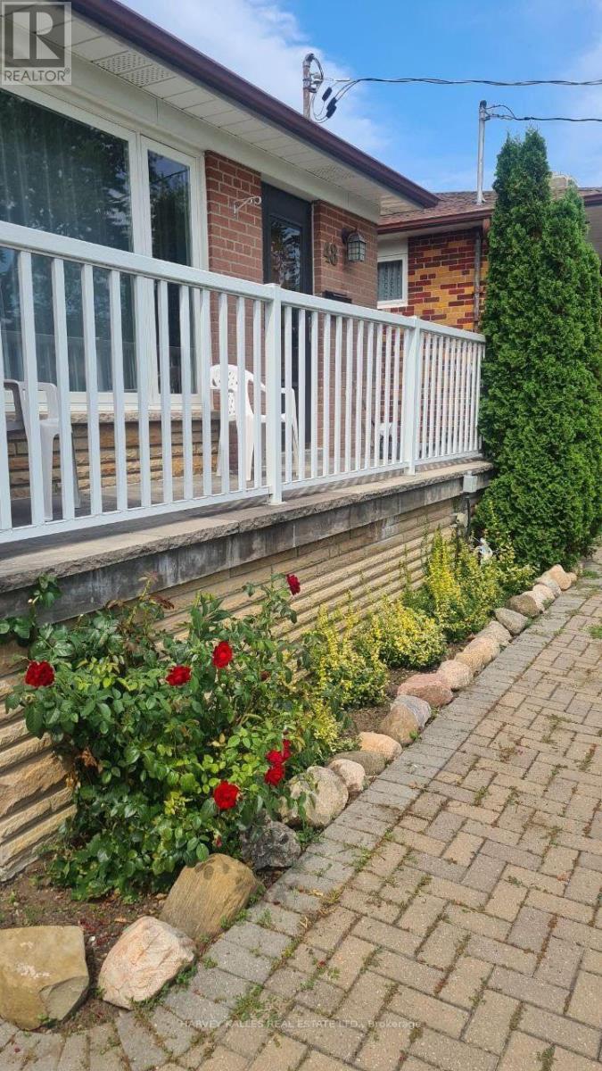 48 Green Bush Road, Toronto, Ontario M2M 1P3 - Photo 2 - C13754834