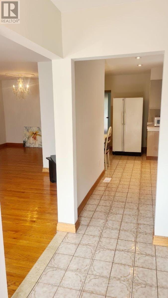 48 Green Bush Road, Toronto, Ontario M2M 1P3 - Photo 3 - C13754834