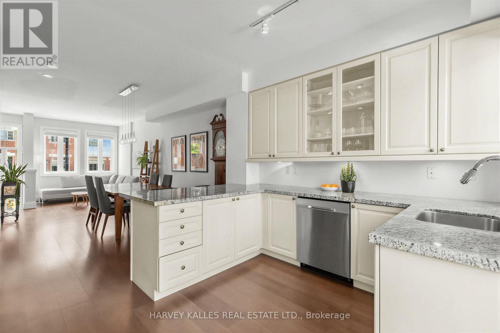 18 Sargent Lane, Toronto, Ontario  M4E 3T9 - Photo 7 - E13754694