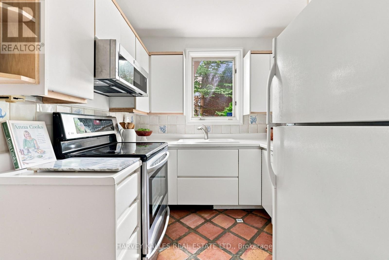 231 Glengrove Avenue W, Toronto, Ontario M4R 1P4 - Photo 17 - C13756710