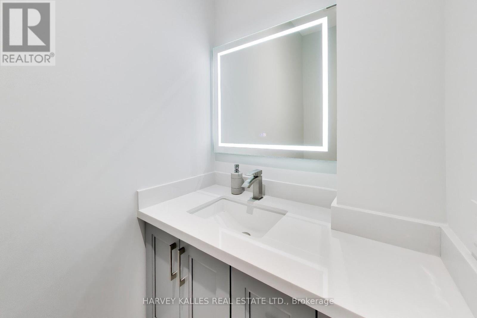 24 Ravenscrest Drive, Toronto, Ontario M9B 5M7 - Photo 21 - W13758460