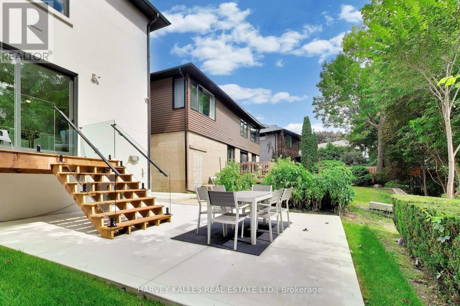 24 Ravenscrest Drive, Toronto, Ontario M9B 5M7 - Photo 9 - W13758460
