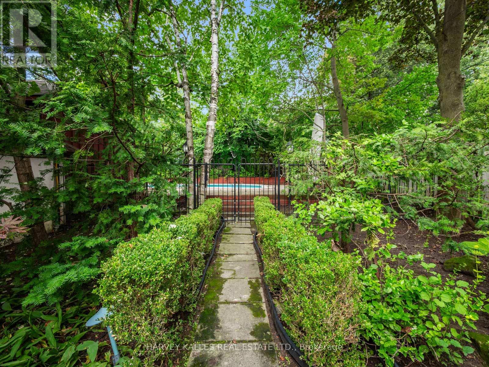 26 Vesta Drive, Toronto, Ontario  M5P 2Z5 - Photo 43 - C13759092