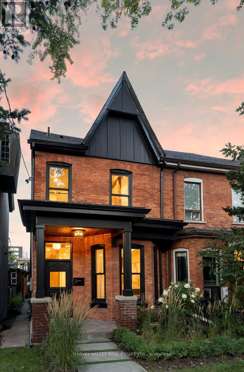 71 ROBERT STREET, Toronto, Ontario