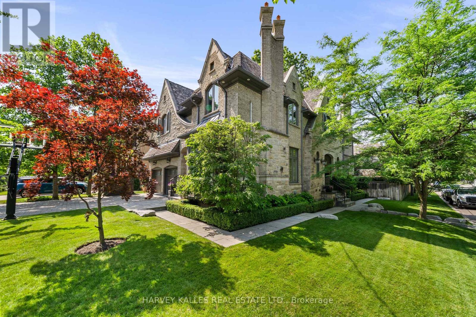6 Vesta Drive, Toronto, Ontario M5P 2Z3 - Photo 2 - C13761358