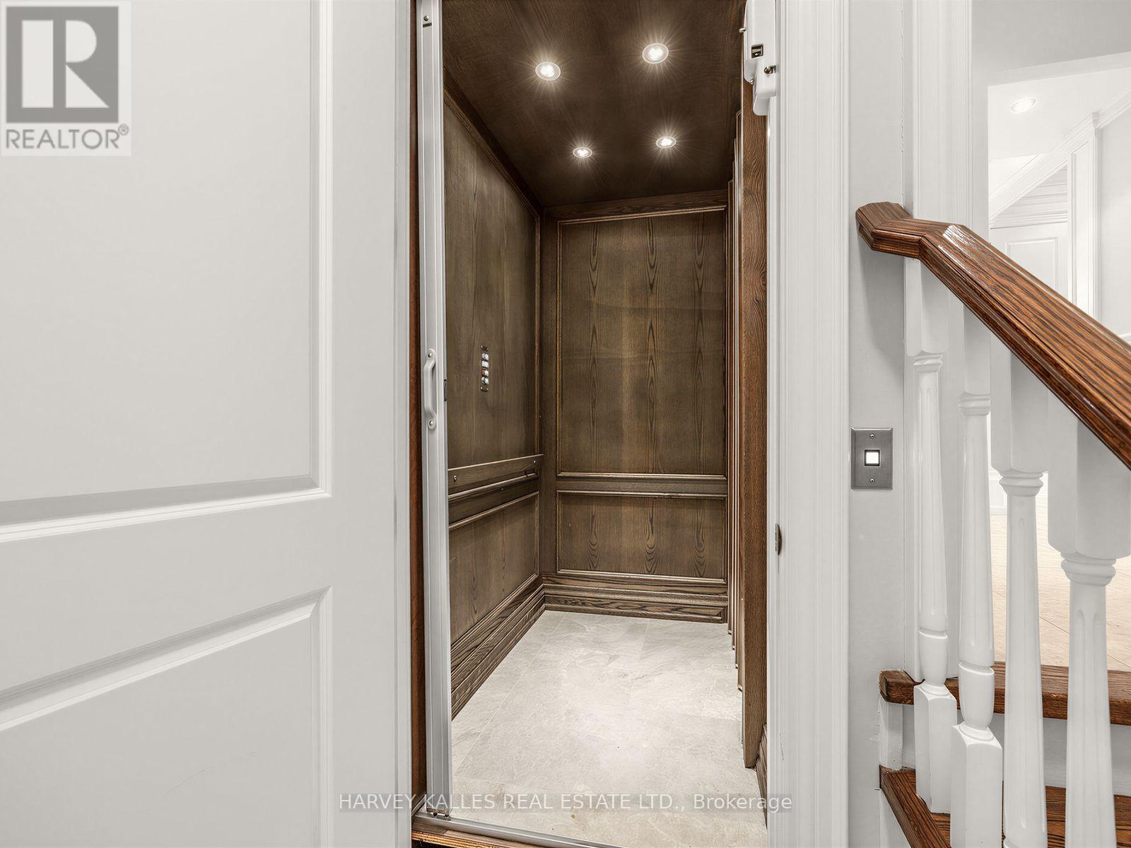 125 Bannockburn Avenue, Toronto, Ontario M5M 2N2 - Photo 7 - C13761472