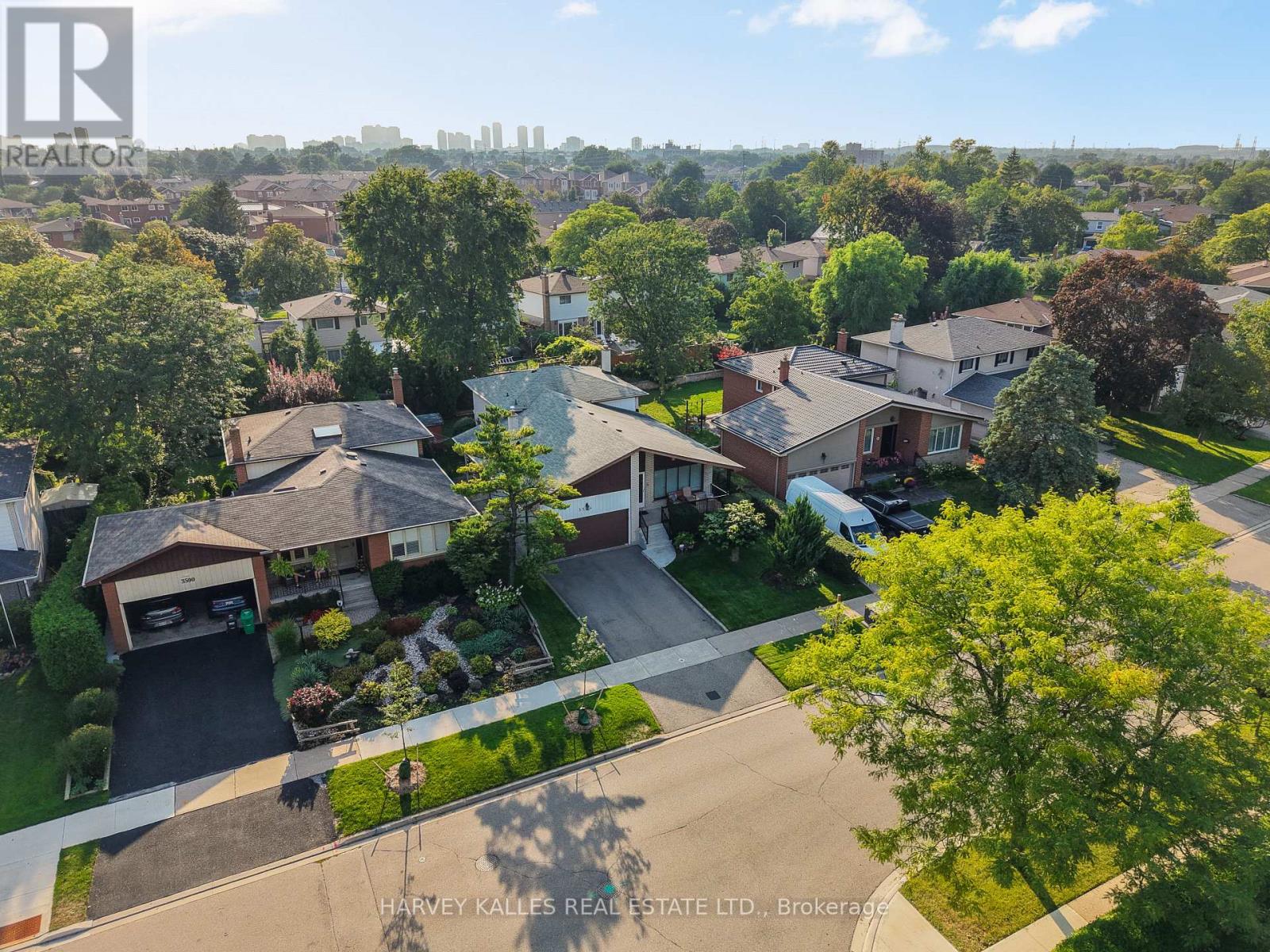 3594 Autumn Harvest Drive, Mississauga, Ontario L4Y 3S1 - Photo 3 - W13761620