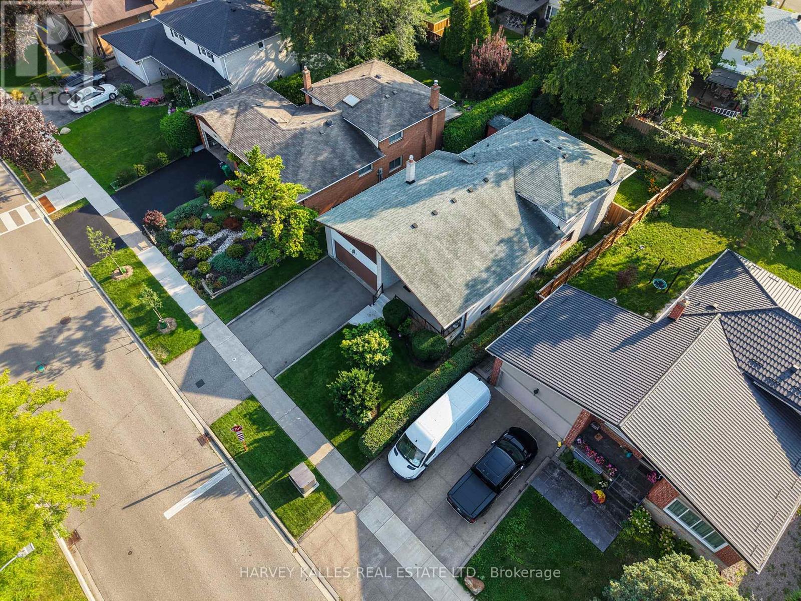 3594 Autumn Harvest Drive, Mississauga, Ontario L4Y 3S1 - Photo 4 - W13761620