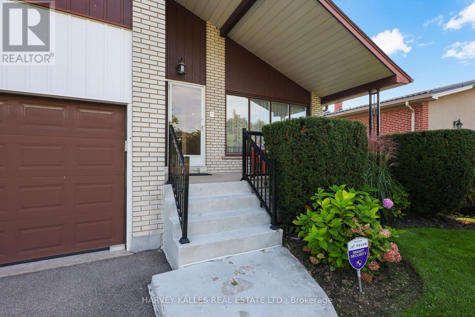 3594 Autumn Harvest Drive, Mississauga, Ontario L4Y 3S1 - Photo 5 - W13761620