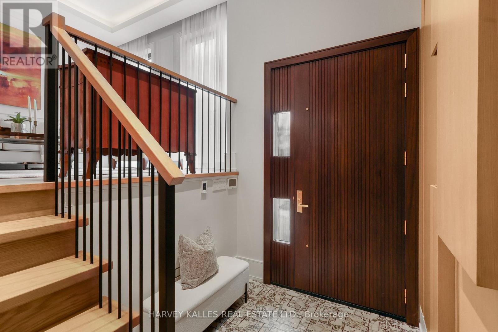 90 Roe Avenue, Toronto, Ontario M5M 2H7 - Photo 4 - C13762322