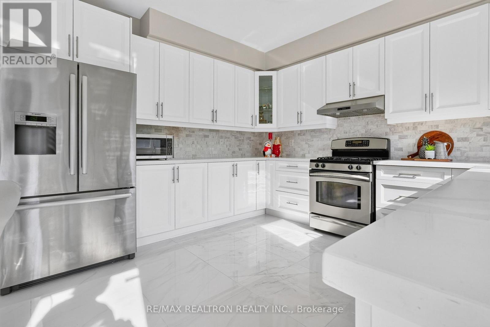 18 Carter-Bennett Drive, Ajax, Ontario L1T 4N5 - Photo 8 - E13762542
