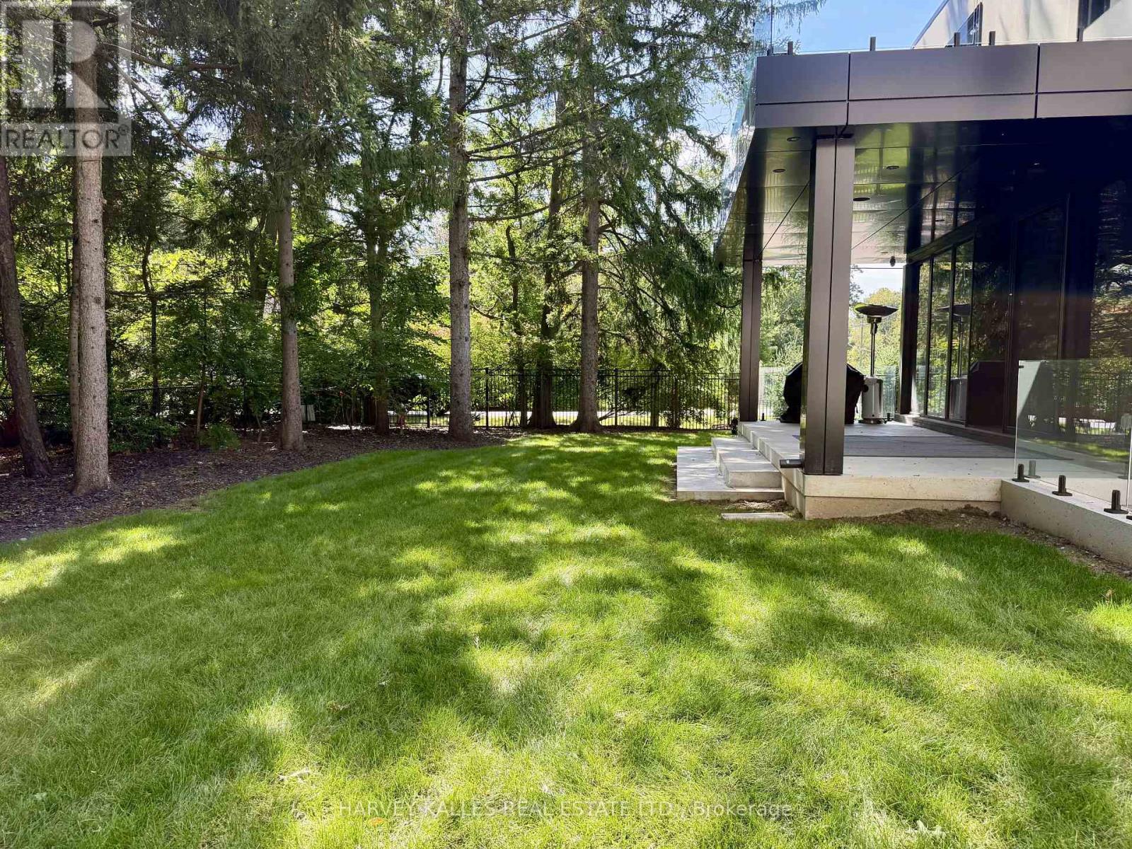 1654 Birchwood Drive, Mississauga, Ontario L5J 1T6 - Photo 6 - W13763182