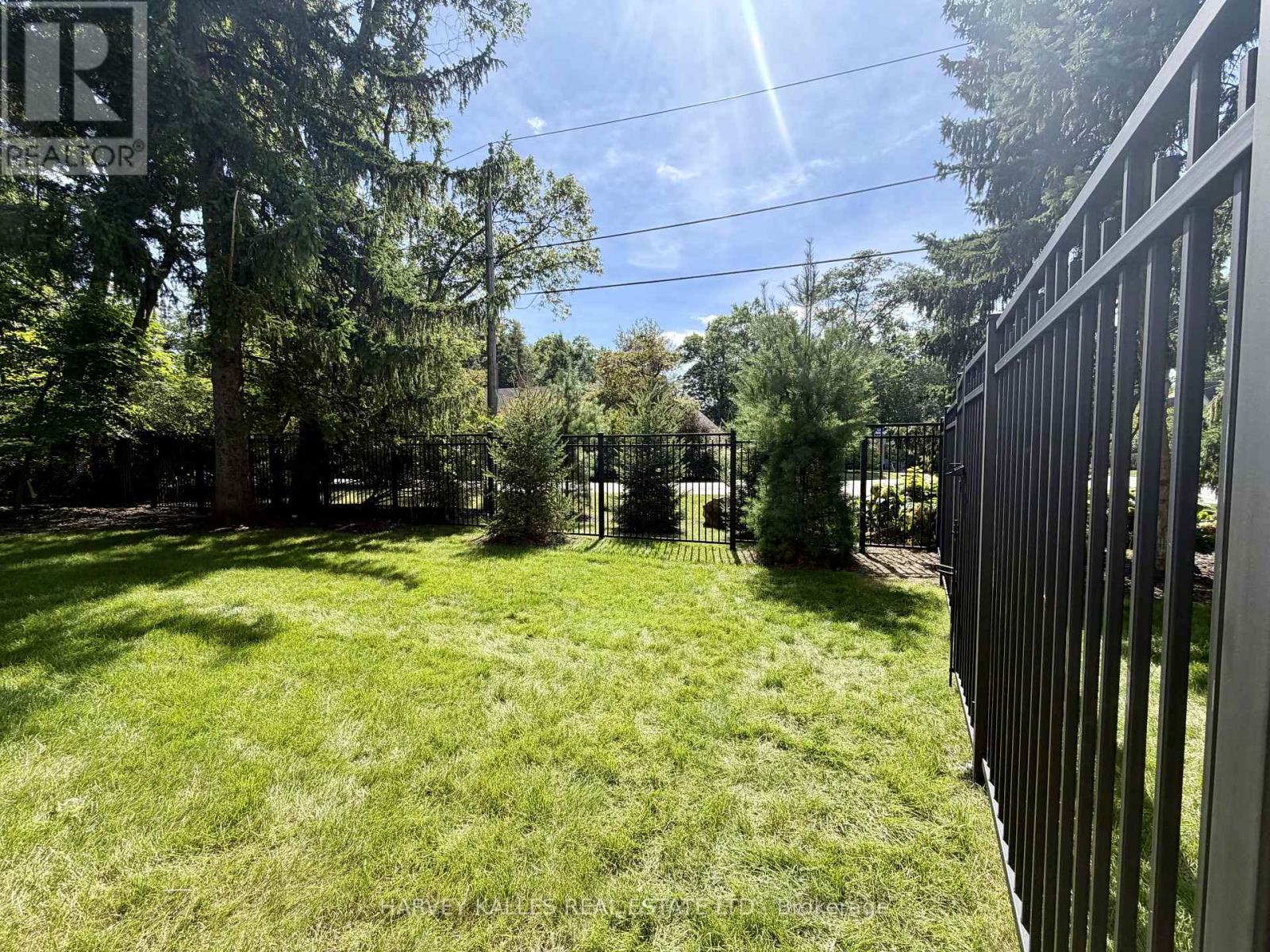 1654 Birchwood Drive, Mississauga, Ontario L5J 1T6 - Photo 9 - W13763182