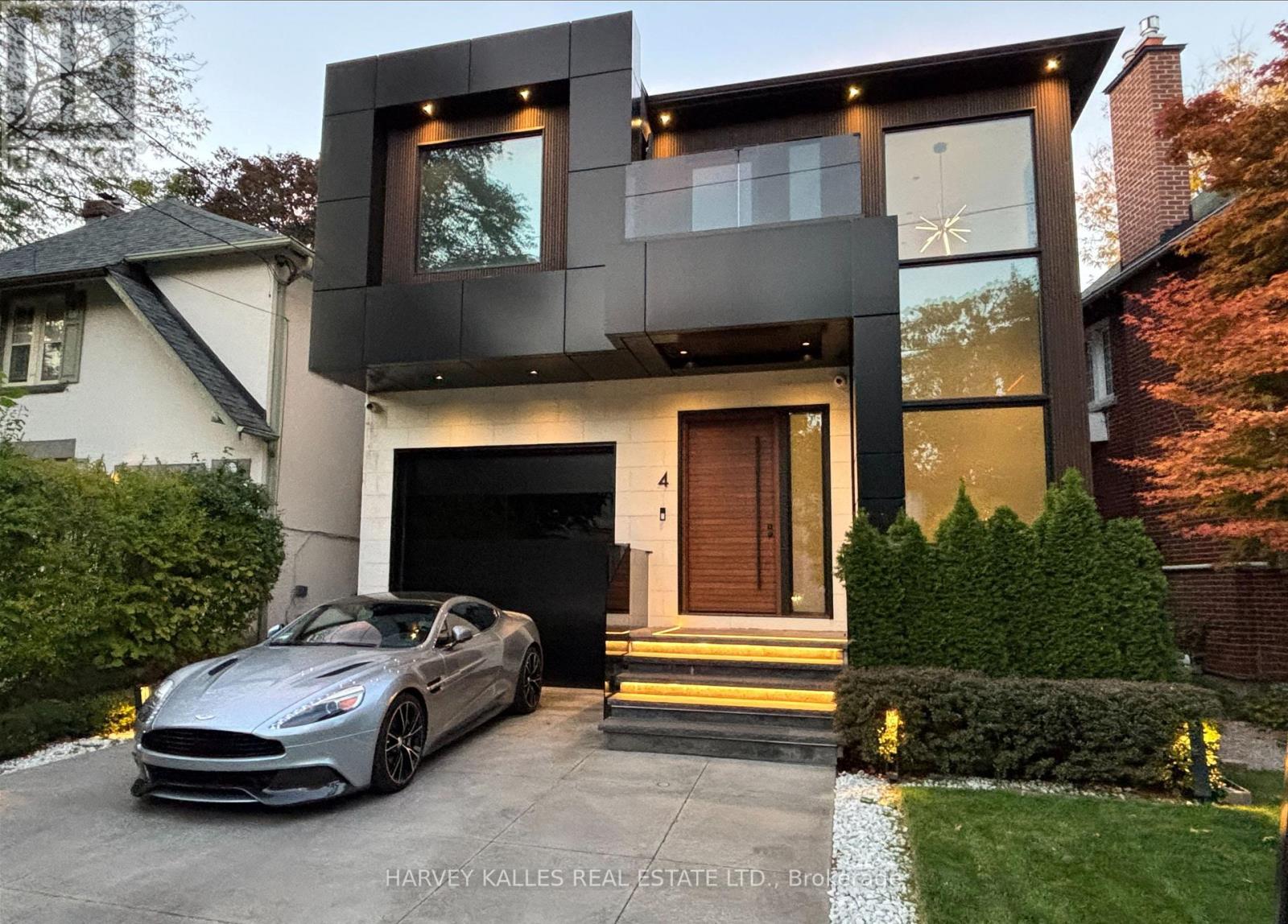 4 DOUGLAS CRESCENT, Toronto, Ontario