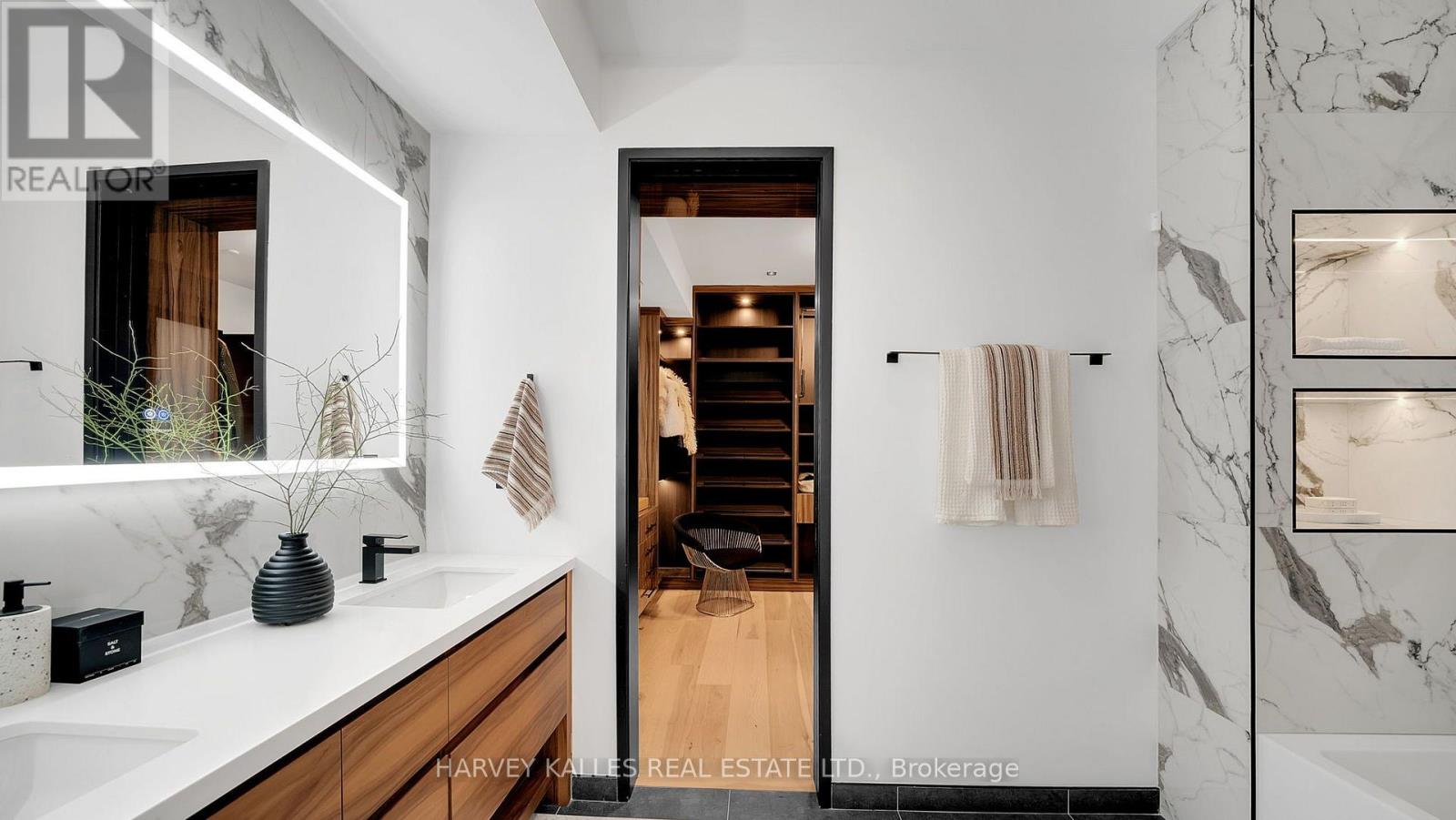 4 Douglas Crescent, Toronto, Ontario  M4W 2E7 - Photo 18 - C13766576