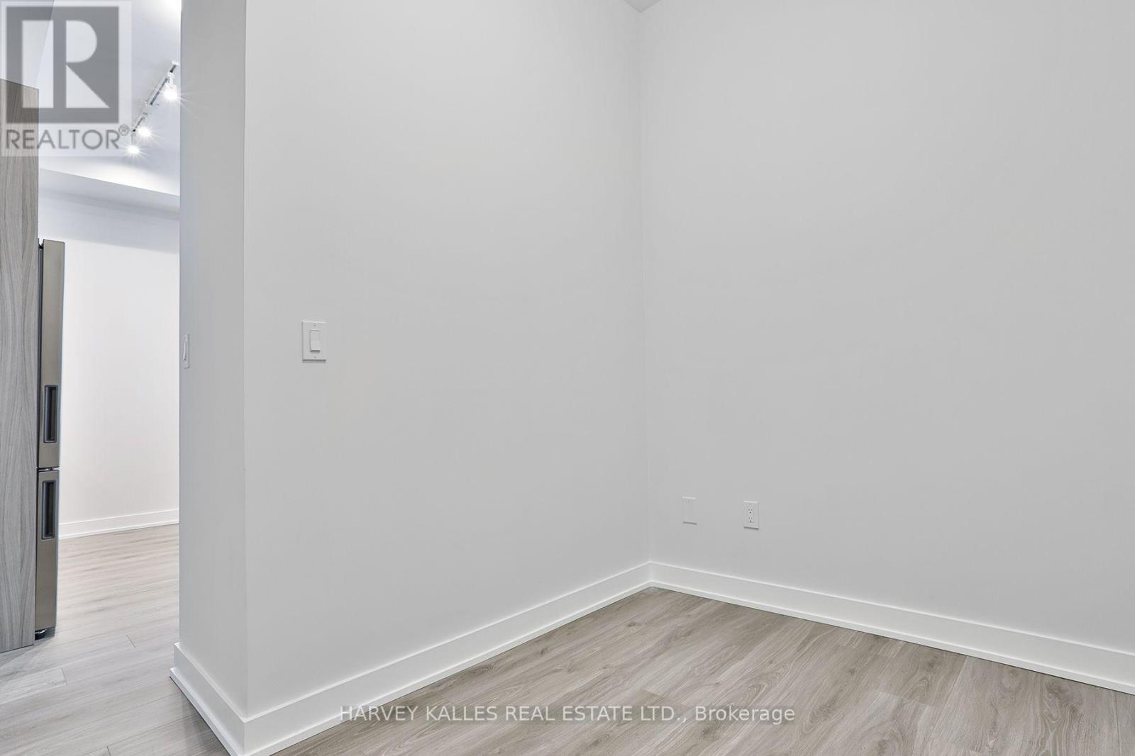 306 - 430 Square One Drive, Mississauga, Ontario  L5B 0L6 - Photo 5 - W13767376