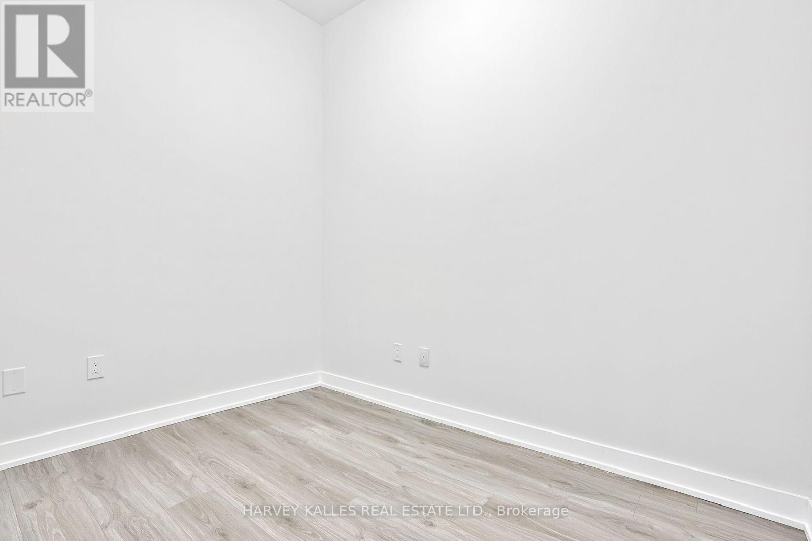 306 - 430 Square One Drive, Mississauga, Ontario  L5B 0L6 - Photo 6 - W13767376
