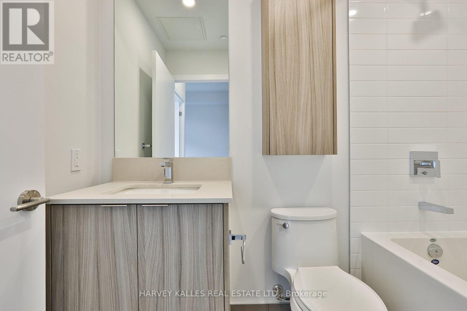 306 - 430 Square One Drive, Mississauga, Ontario  L5B 0L6 - Photo 8 - W13767376