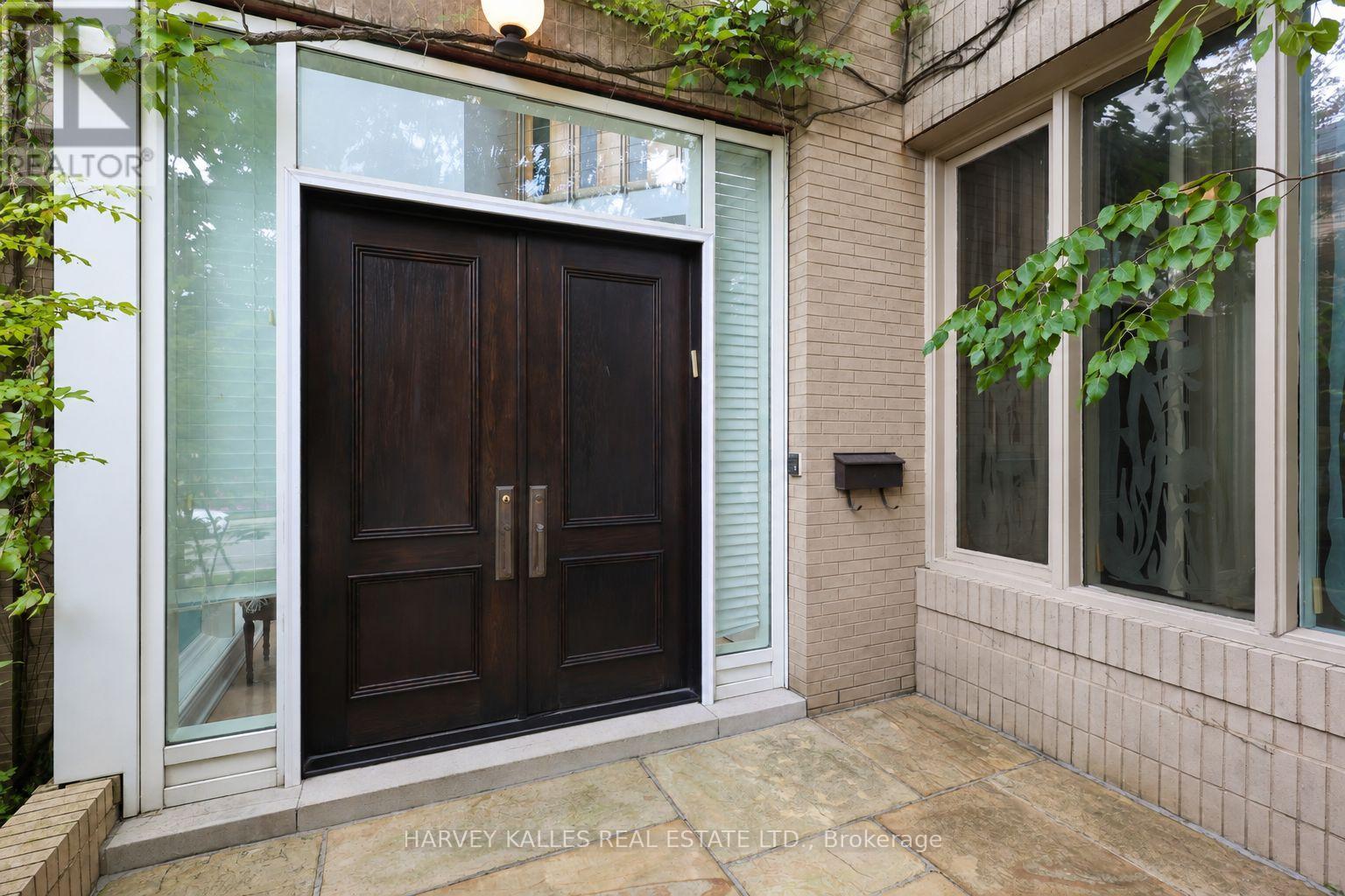 83 Hillmount Avenue, Toronto, Ontario M6B 1X5 - Photo 4 - C13769296