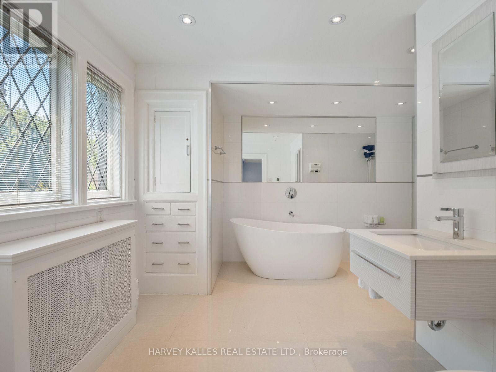 14 Dewbourne Avenue, Toronto, Ontario M5P 1Z4 - Photo 17 - C13771738