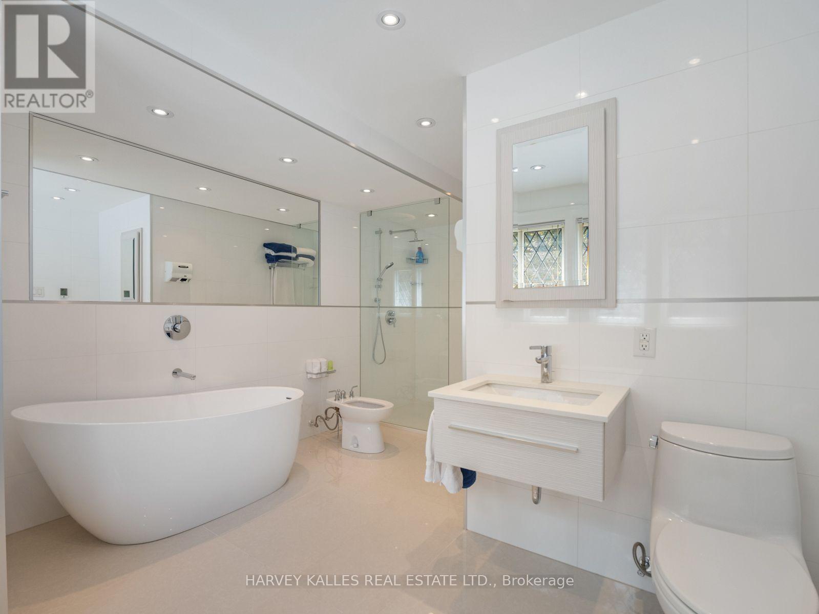 14 Dewbourne Avenue, Toronto, Ontario M5P 1Z4 - Photo 18 - C13771738