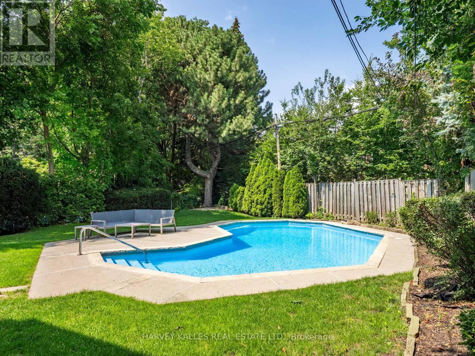 14 Dewbourne Avenue, Toronto, Ontario M5P 1Z4 - Photo 2 - C13771738