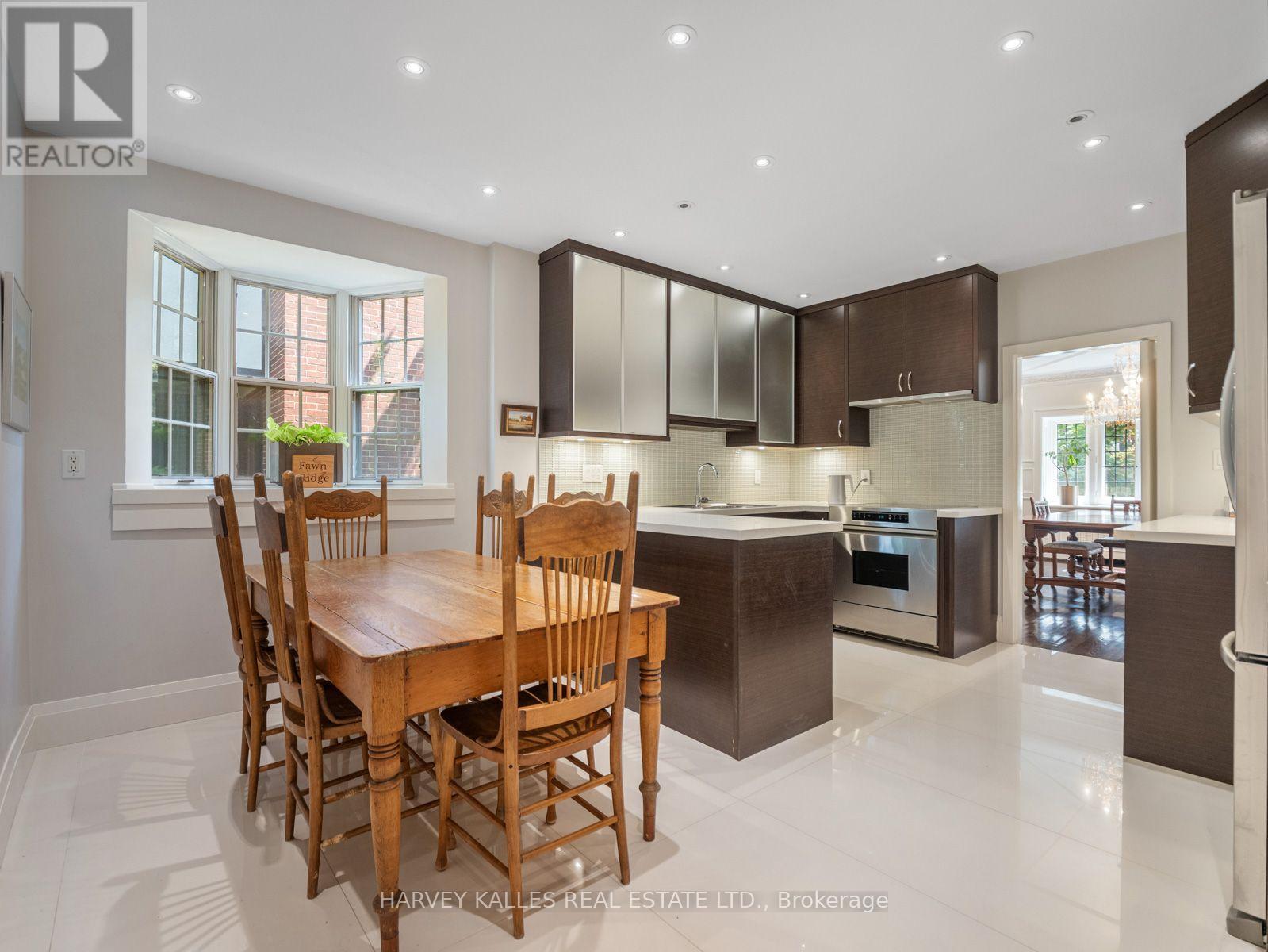 14 Dewbourne Avenue, Toronto, Ontario M5P 1Z4 - Photo 8 - C13771738