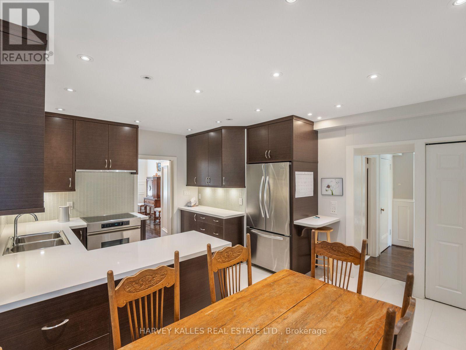 14 Dewbourne Avenue, Toronto, Ontario M5P 1Z4 - Photo 9 - C13771738