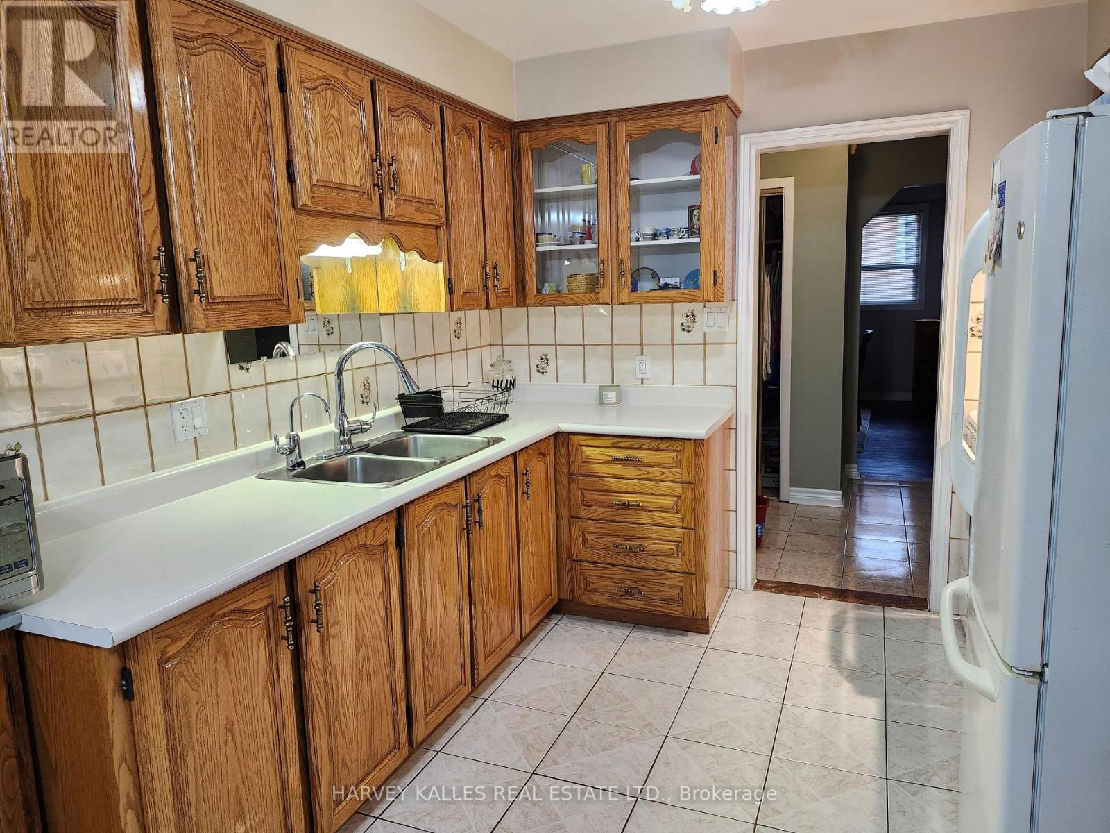 2379 Hensall Street, Mississauga, Ontario L5A 2T1 - Photo 11 - W13774704