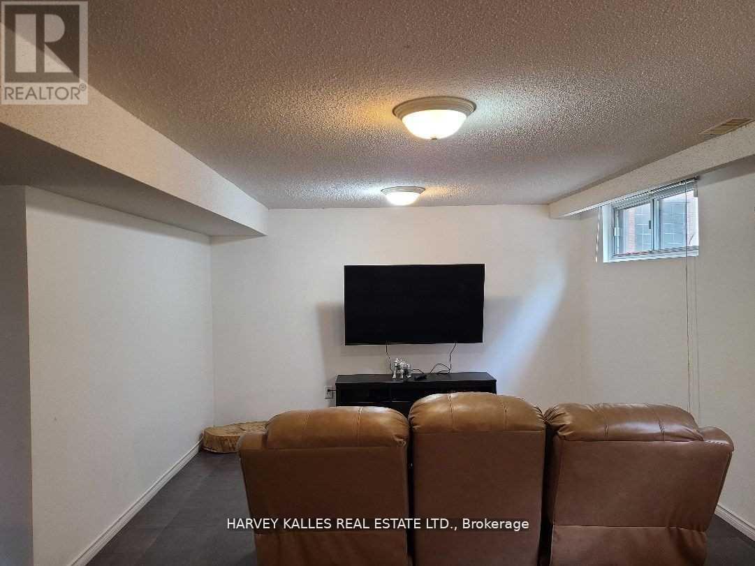 2379 Hensall Street, Mississauga, Ontario L5A 2T1 - Photo 16 - W13774704