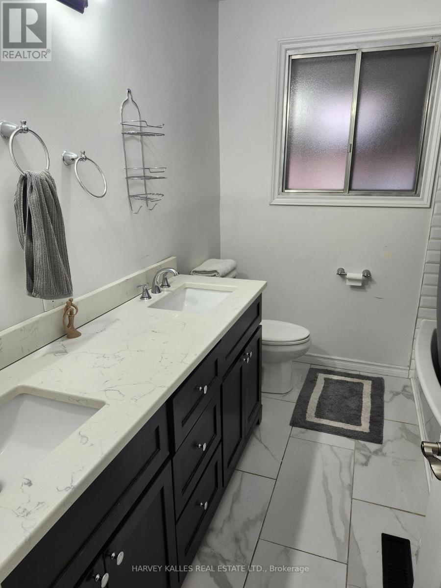 2379 Hensall Street, Mississauga, Ontario L5A 2T1 - Photo 24 - W13774704