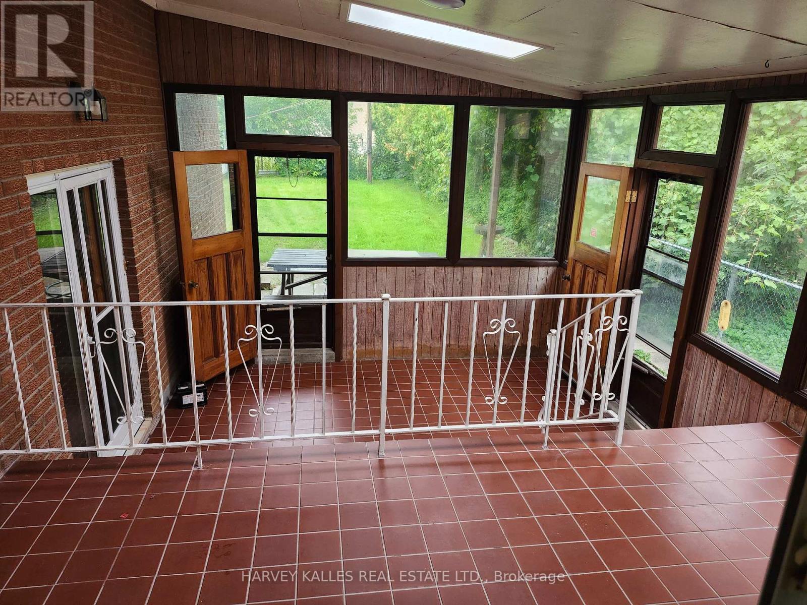 2379 Hensall Street, Mississauga, Ontario L5A 2T1 - Photo 3 - W13774704