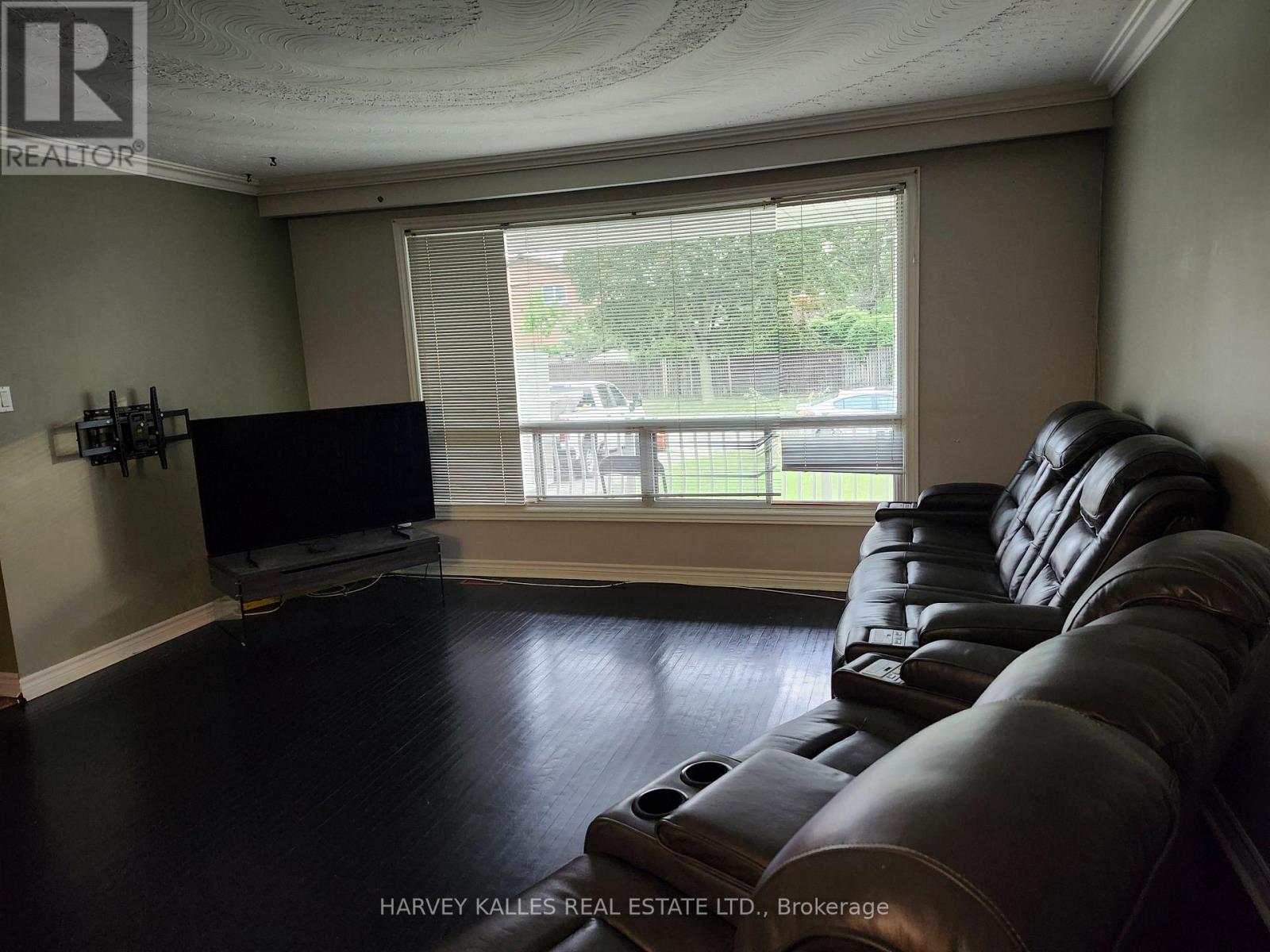 2379 Hensall Street, Mississauga, Ontario L5A 2T1 - Photo 4 - W13774704
