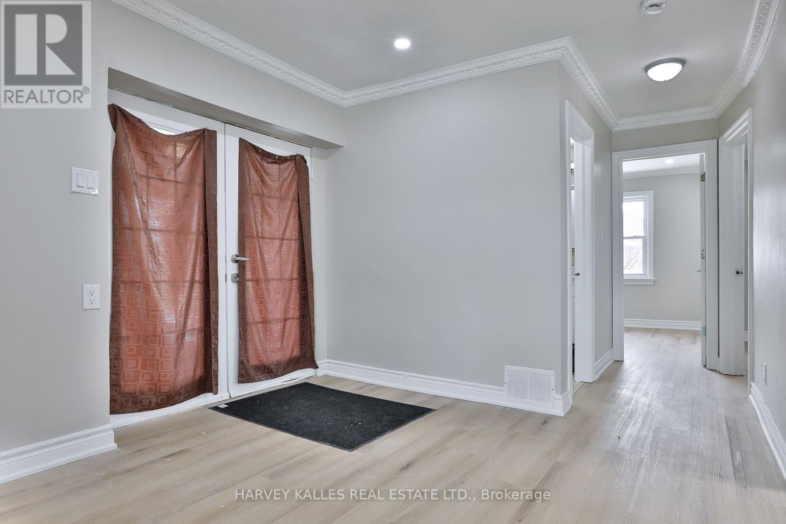 1239 Jane Street, Toronto, Ontario M6M 4X9 - Photo 2 - W13775724