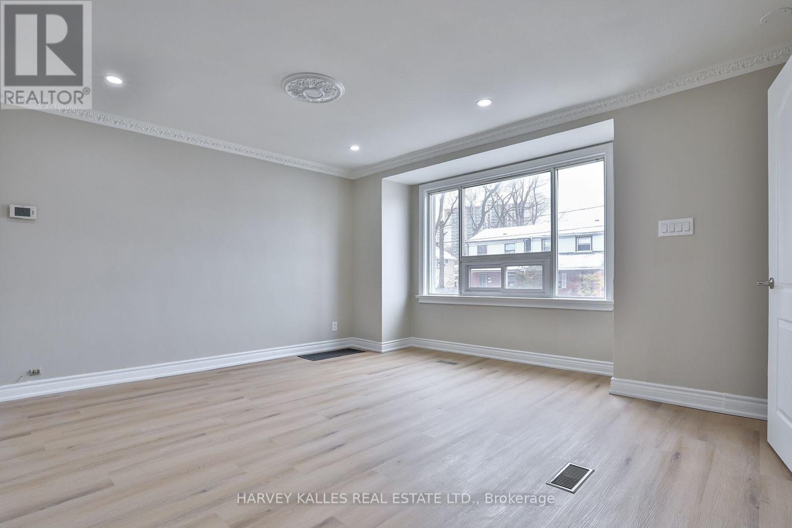 1239 Jane Street, Toronto, Ontario M6M 4X9 - Photo 3 - W13775724
