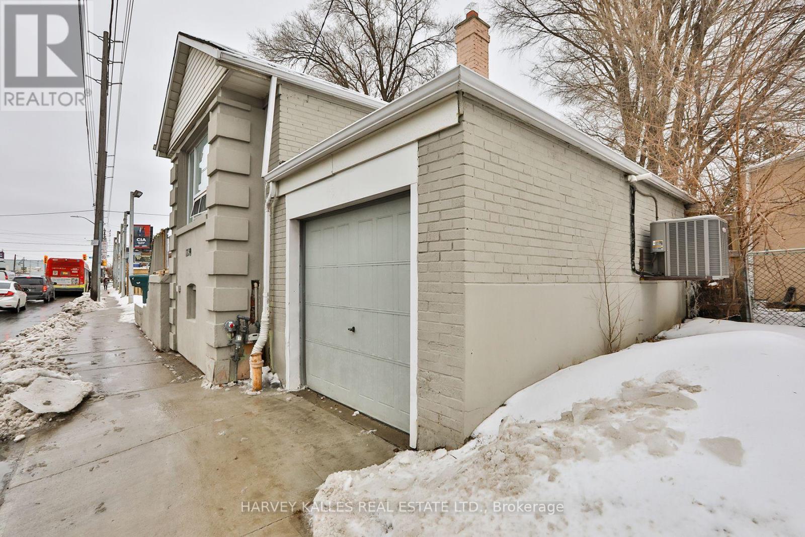 1239 Jane Street, Toronto, Ontario M6M 4X9 - Photo 32 - W13775724