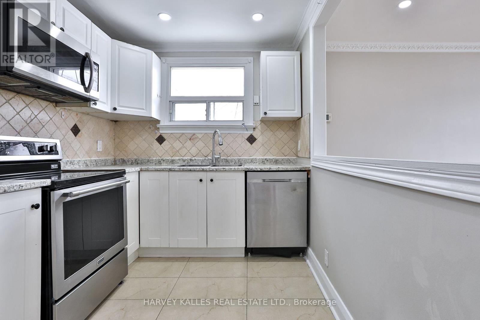1239 Jane Street, Toronto, Ontario M6M 4X9 - Photo 9 - W13775724
