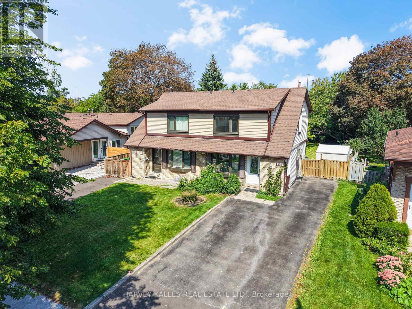 225 Hollyberry Trail, Toronto, Ontario M2H 2P3 - Photo 2 - C13779480